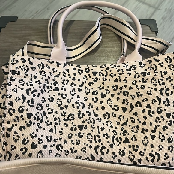 Victoria’s Secret bag - Picture 2 of 5